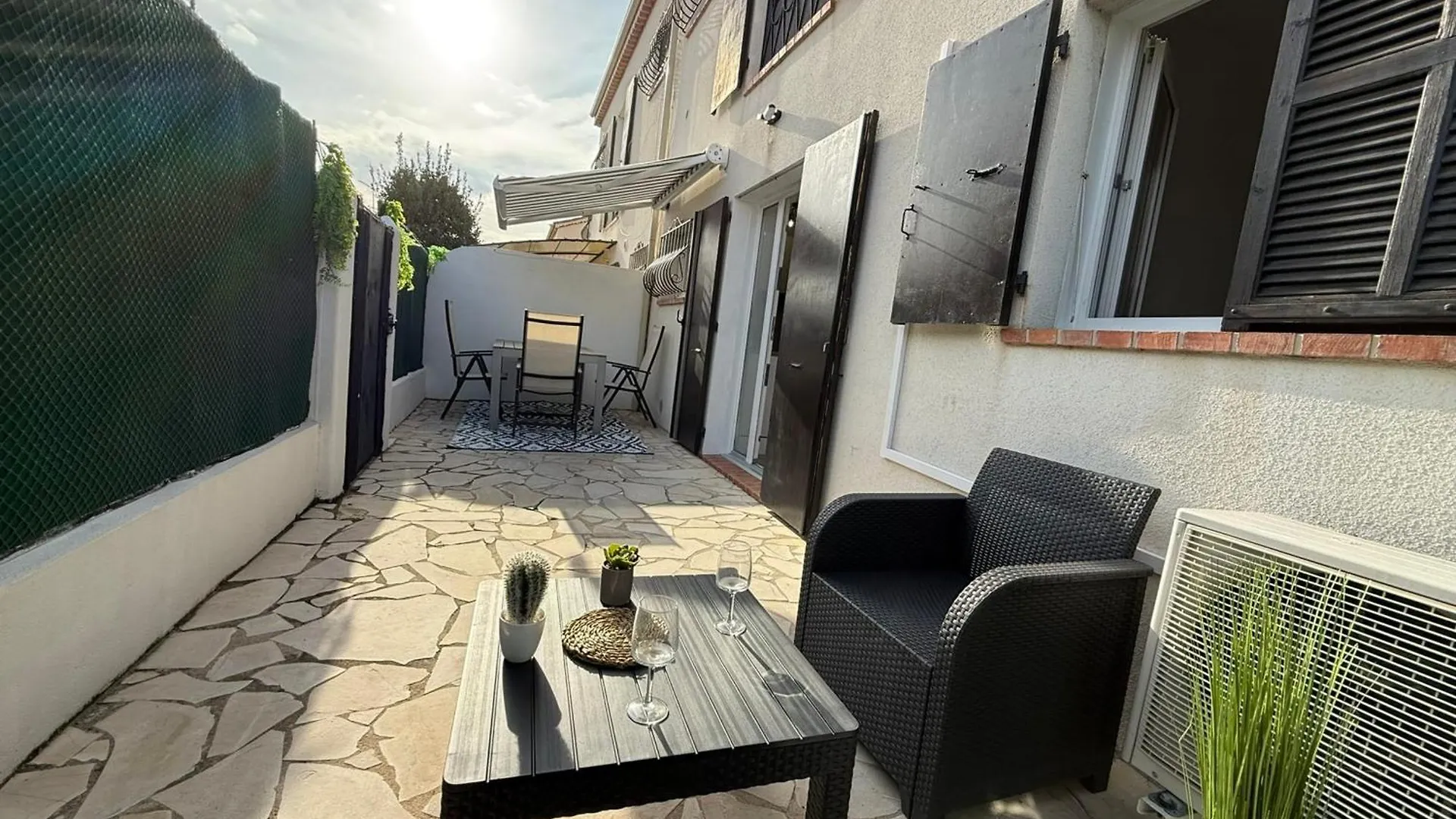 06Cp - Beautiful T2 Super Equipped With Terrace Apartment Villeneuve-Loubet