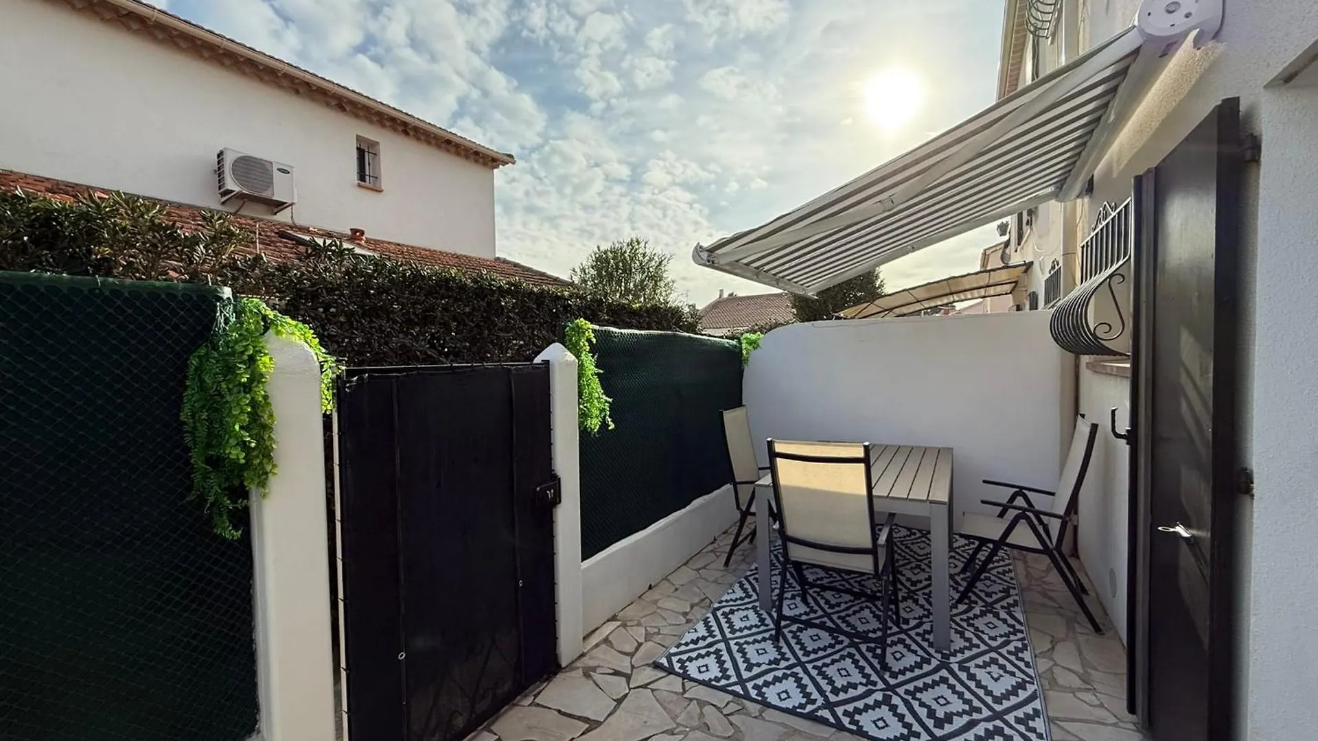 06Cp - Beautiful T2 Super Equipped With Terrace Apartment Villeneuve-Loubet